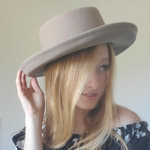 Universal thread hat